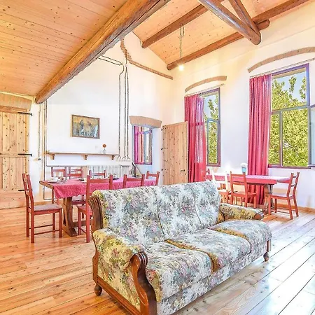 Сasa de vacaciones 1 Bedroom Lovely In